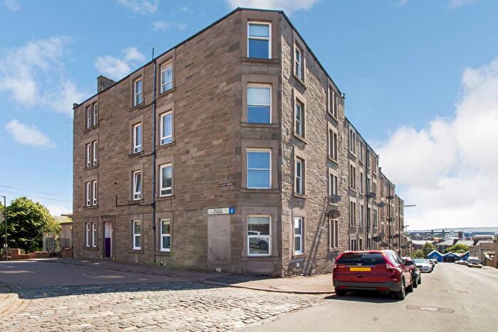 3 Bedroom Flat To Rent In Black Street, Dundee, DD2