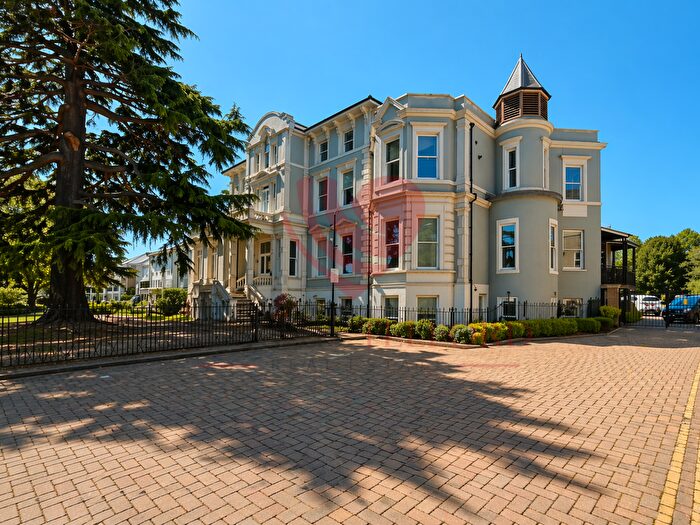 2 Bedroom Flat For Sale In Campion House, Iselworth, TW7