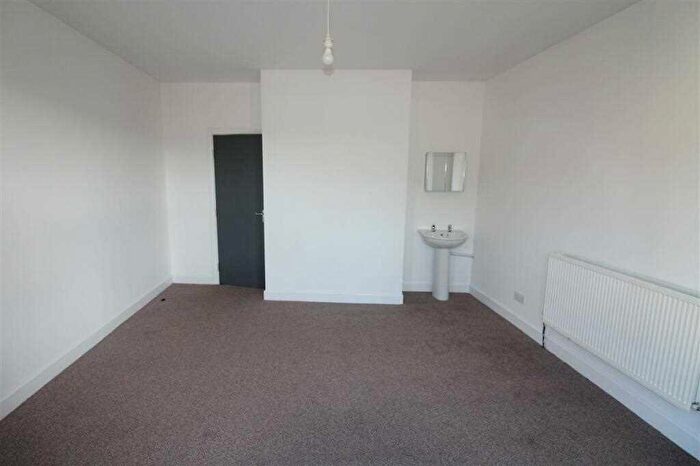 3 Bedroom Flat To Rent In Suffolk Avenue, Southampton, SO15