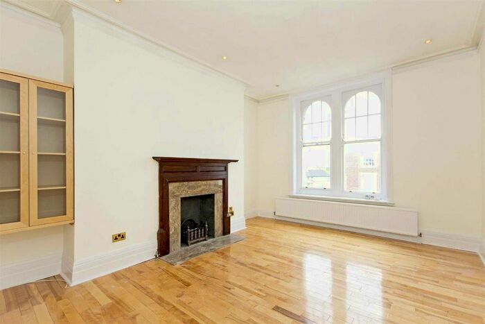 3 Bedroom Flat To Rent In Fitzjames Avenue, West Kensington, London, W14