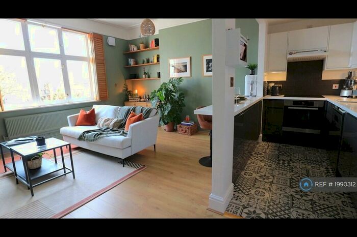 2 Bedroom Flat To Rent In Tuscany House, Leamington Spa, CV32