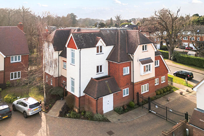 2 Bedroom Flat For Sale In Rouse Close, Weybridge, KT13
