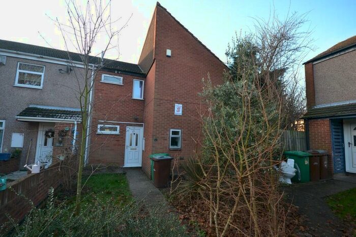 4 Bedroom Semi-Detached House To Rent In Fleming Gardens, Clifton, NG11