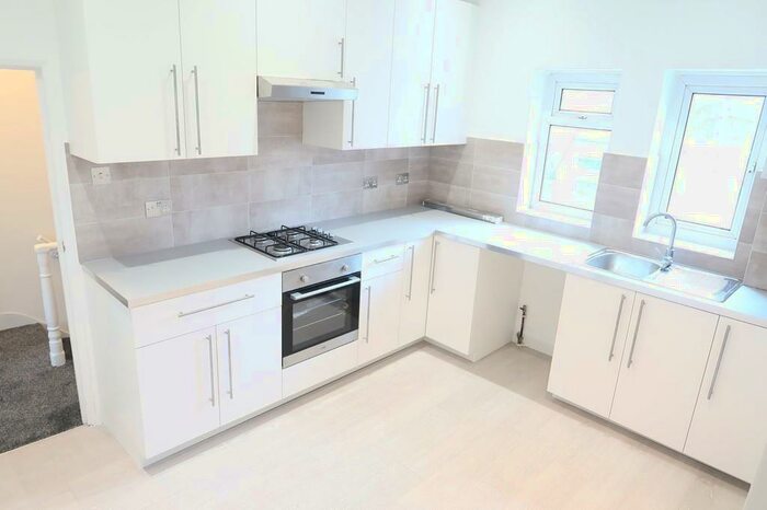 3 Bedroom Apartment To Rent In White Hart Lane, London, N17