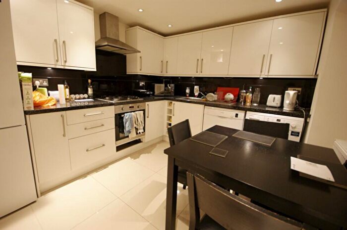 3 Bedroom Maisonette To Rent In York Way, Camden, N7