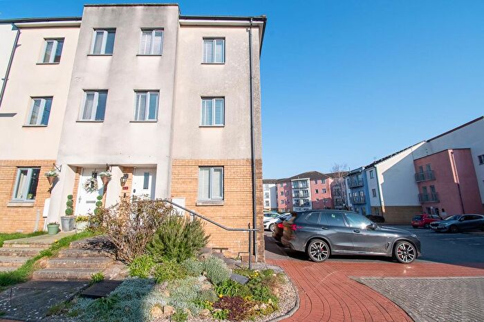 4 Bedroom End Terrace House For Sale In Rhodfa'r Gwagenni, Barry, CF63