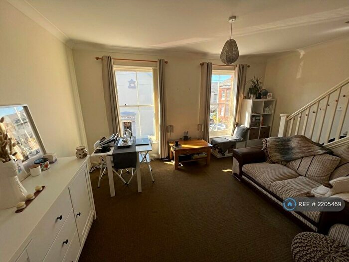 2 Bedroom Flat To Rent In Chichester Terrace, Horsham, RH12
