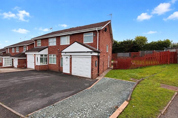 3 Bedroom Semi Detached House For Sale In Marbury Close, Birmingham, West Midlands, B38