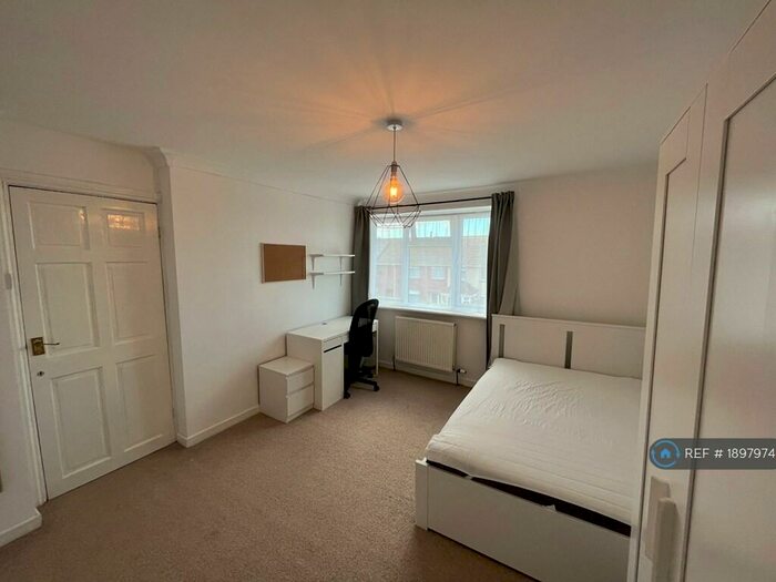 5 Bedroom Terraced House To Rent In Highmore Gardens, Bristol, BS7