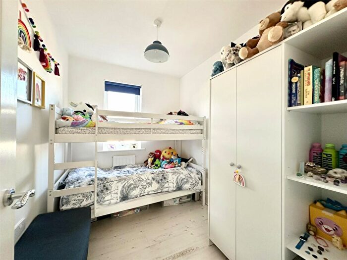 3 Bedroom End Of Terrace House For Sale In Castle Street, Swanscombe, Kent, DA10