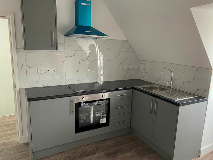 2 Bedroom Flat To Rent In Deansbrook Road, Edgware, HA8