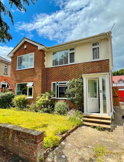 3 Bedroom Flat To Rent In Three Bedroom Maisonette Flat - Northbourne £. Pcm, BH10