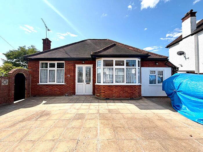 4 Bedroom Bungalow To Rent In Wyndale Avenue, London, NW9