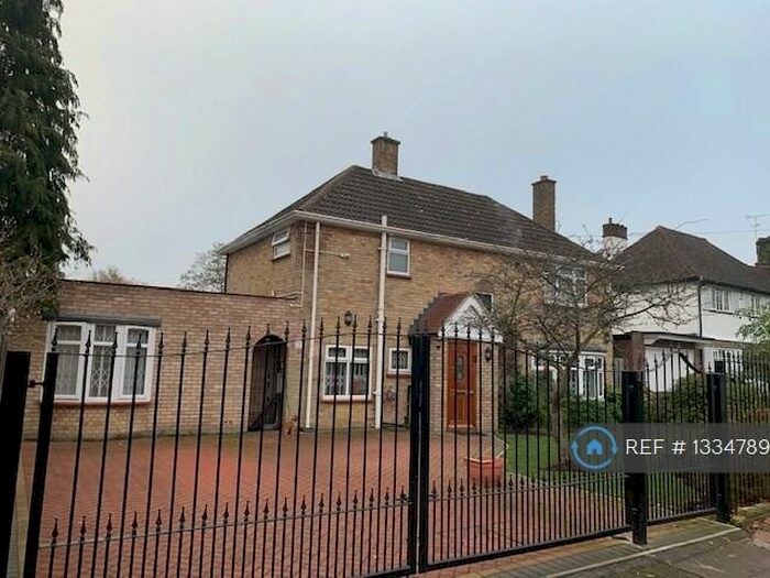 3 Bedroom Detached House To Rent In Cameron Road, Bromley, BR2