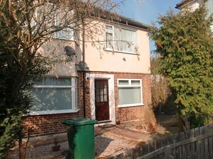 2 Bedroom Flat To Rent In Eversleigh Road, N3