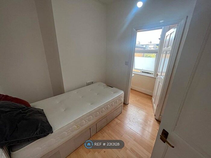 1 Bedroom Flat To Rent In Trehurst Street, London, E5