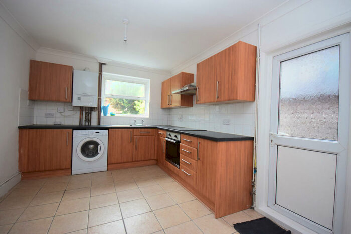 3 Bedroom End Of Terrace House To Rent In Burlington Road, CR7