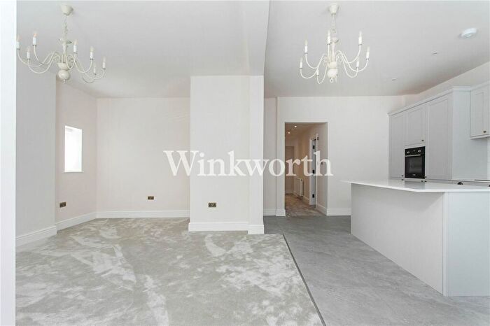 3 Bedroom Apartment To Rent In Hill House, Ridge Road, London, N8