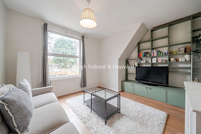 2 Bedroom Flat To Rent In Trevelyan Road, London, SW17