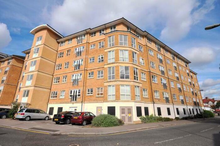1 Bedroom Flat To Rent In Rookery Way, NW9
