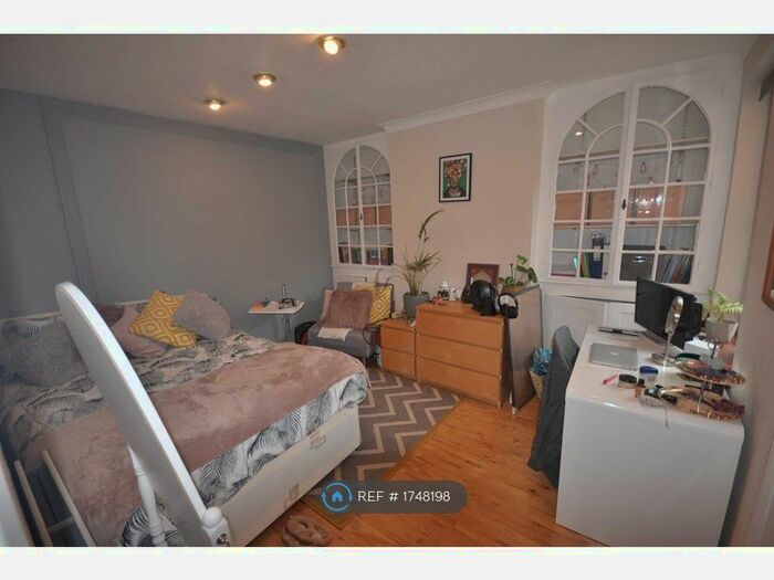 Studio To Rent In New Haw Road, Addlestone, KT15