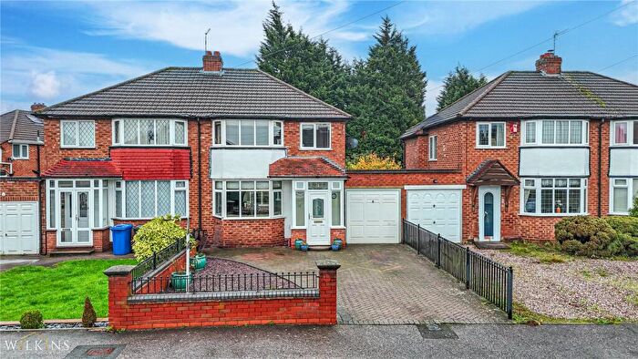 3 Bedroom Semi-Detached House For Sale In Yenton Close, Tamworth, Staffordshire, B78