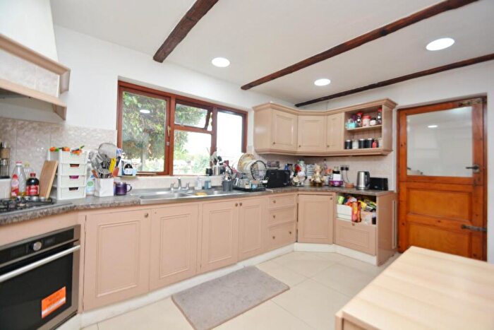 4 Bedroom Semi-Detached House For Sale In Kenilworth Avenue, Harrow, HA2