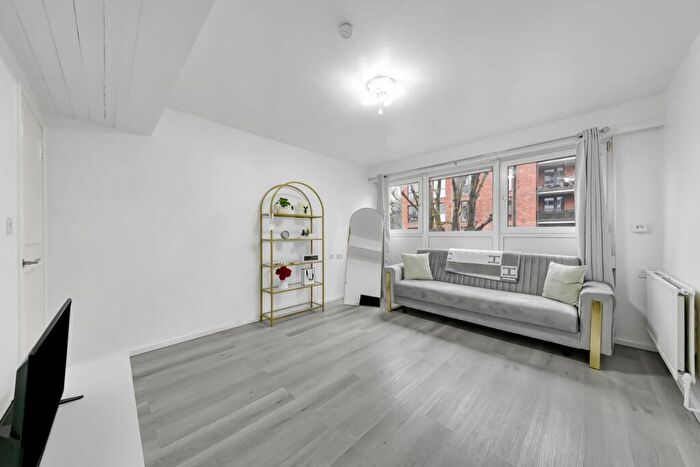 1 Bedroom Flat To Rent In Kimble House, Dalmeny Avenue, N7