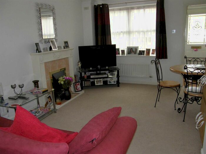 1 Bedroom Flat To Rent In Byewaters, Watford, WD18