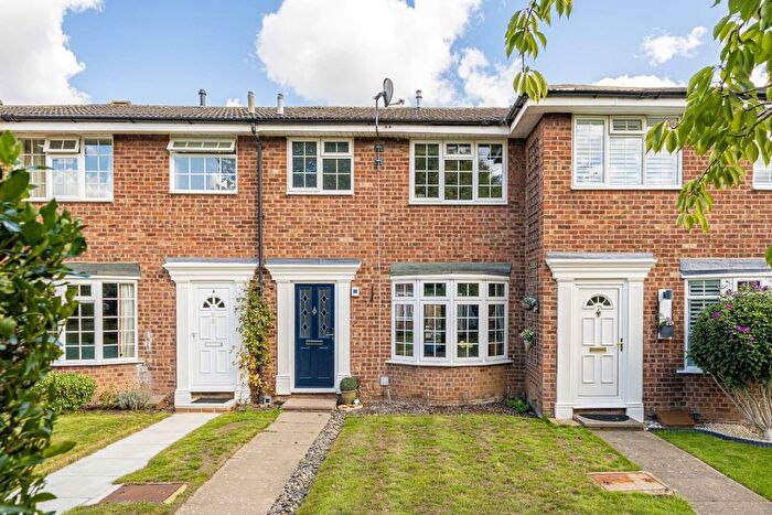 3 Bedroom Terraced House For Sale In Fairlawns, Sunbury-On-Thames, TW16