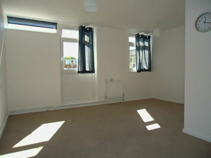 Studio To Rent In Westbridge Road, London, SW11