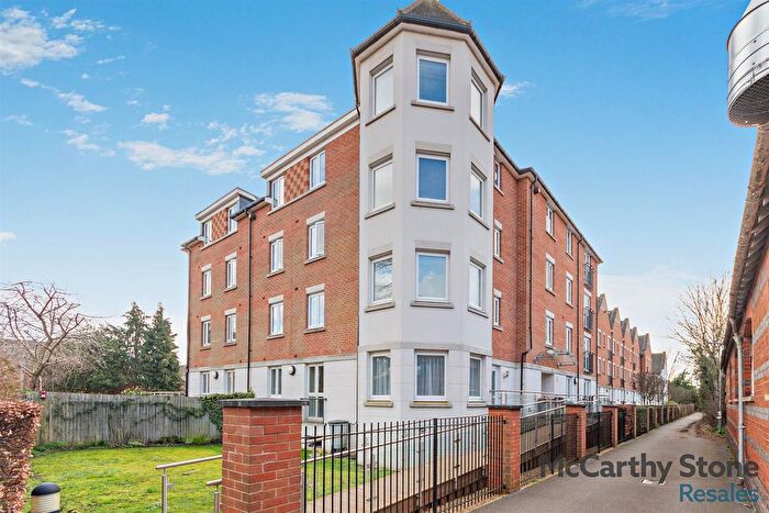 2 Bedroom Flat For Sale In Abbotsmead Place, Caversham, RG4