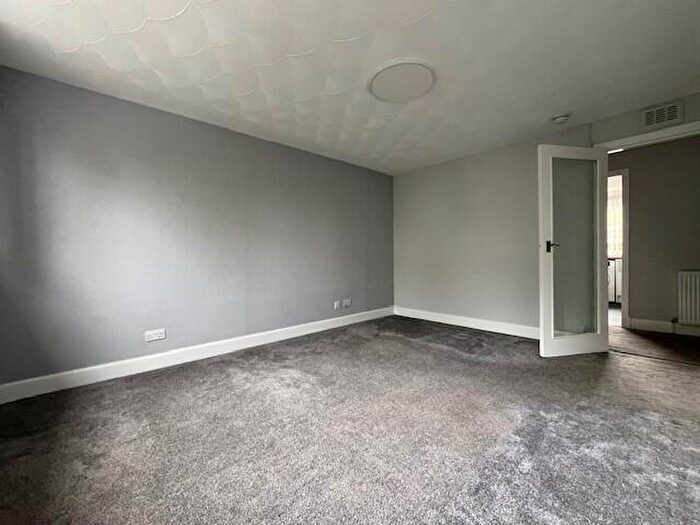 2 Bedroom Flat To Rent In Shore Street, Gourock, PA19