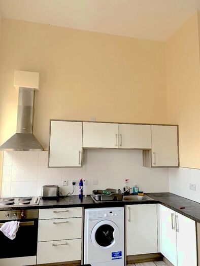 3 Bedroom Flat To Rent In Humberstone Gate, Leicester, LE1