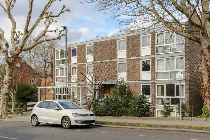 3 Bedroom Flat To Rent In Westleigh Avenue, SW15