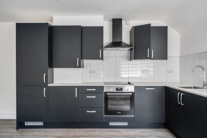 1 Bedroom Flat To Rent In Shoot Up Hill, London, NW2