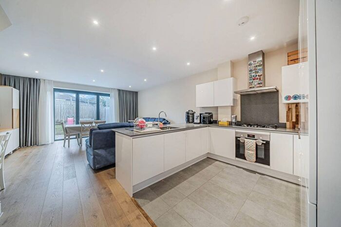 5 Bedroom Terraced House To Rent In Lordship Road, Northolt, Northolt, UB5