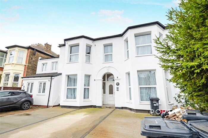 2 Bedroom Flat To Rent In Eastwood Road, Ilford, IG3