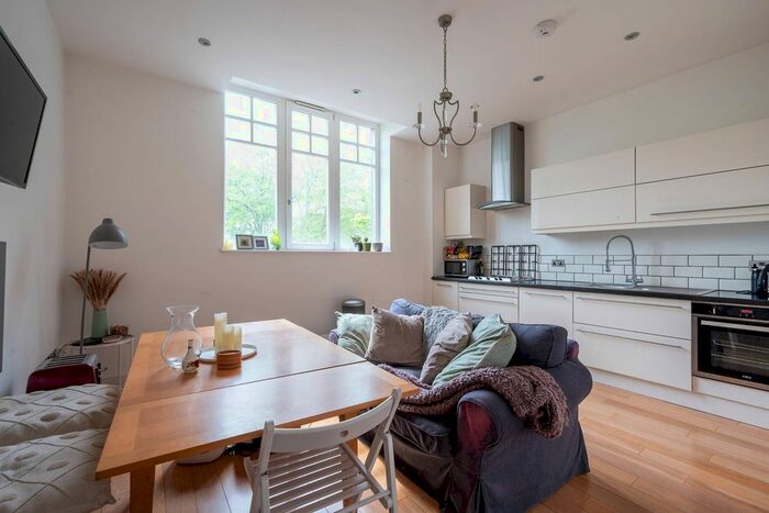 2 Bedroom Flat To Rent In West Hill, West Hill, London, SW15