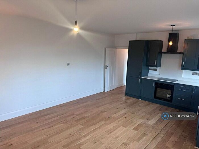 2 Bedroom Flat To Rent In Southside, London, N7