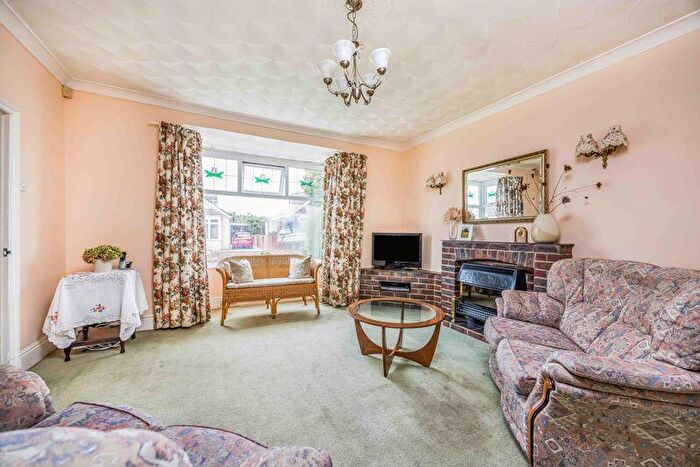 2 Bedroom Detached Bungalow For Sale In Lealand Road, Drayton, PO6