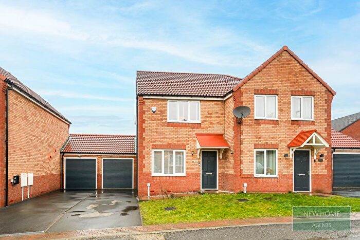 2 Bedroom Semi-detached House For Sale In Oak Tree Way, Knottingley, WF11