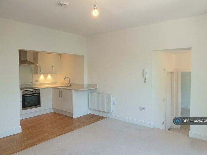 1 Bedroom Flat To Rent In Parish Ghyll Drive, Ilkley, LS29