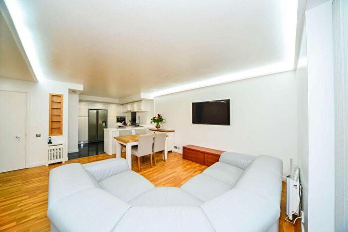 2 Bedroom Flat To Rent In Anchorage Point, Docklands, London, E14