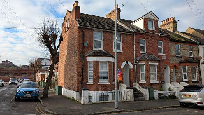 4 Bedroom End Of Terrace House To Rent In Bradstone Avenue, Folkestone, CT19