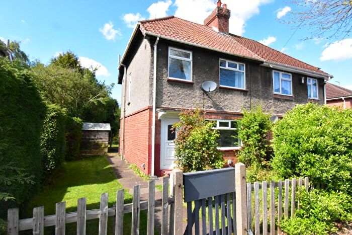3 Bedroom Semi-Detached House For Sale In Croft Avenue, Hucknall, Nottingham, Nottinghamshire, NG15