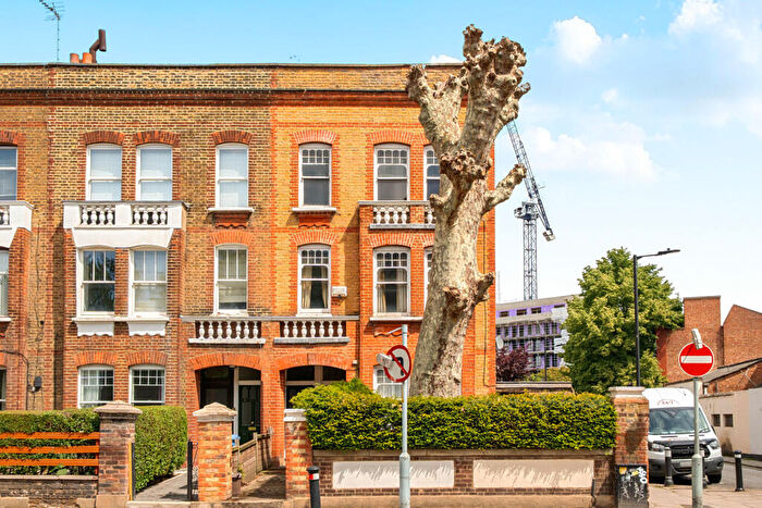 6 Bedroom House For Sale In Southampton Way, London, SE5