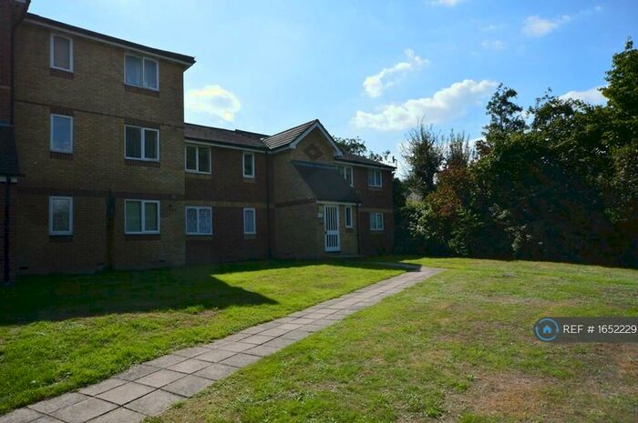2 Bedroom Flat To Rent In Shortlands Close, Belvedere, DA17