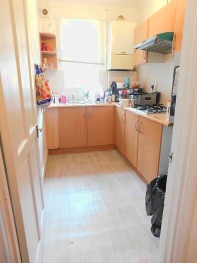 2 Bedroom Flat To Rent In Castle Avenue, London, E4