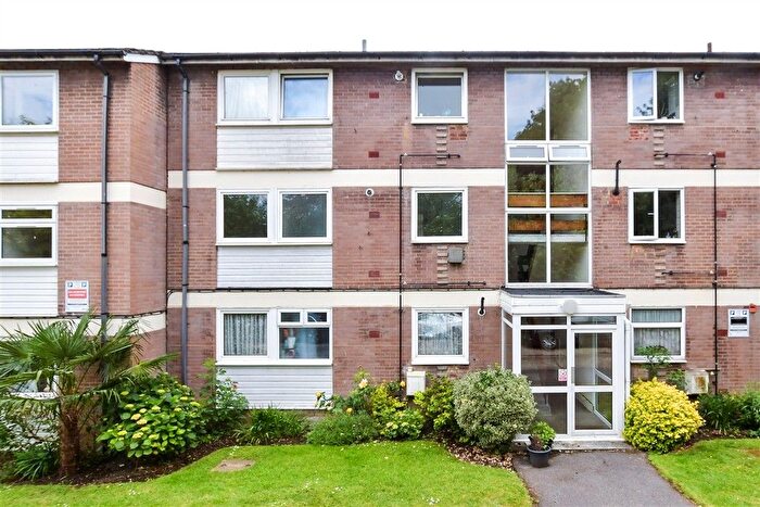 2 Bedroom Flat For Sale In Tonbridge Road, Maidstone, Kent, ME16